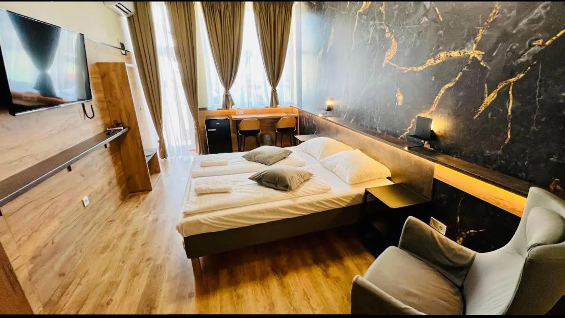 Boutique Hotel & Event Center Будапешт